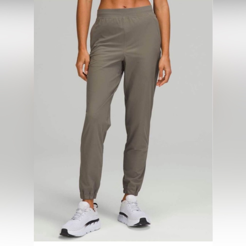 $4 99 shipping today !!New Lululemon Adapted State Joggers 6